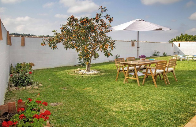 Finca El Campo that welcomes pets with air conditioning, terrace and garden