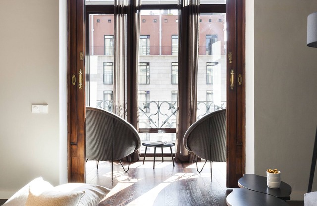 Finn - 1 Bedroom apartment with street view