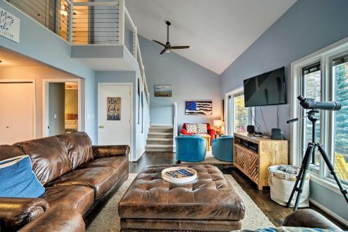 Fire Pit, Smart TV Waterfront Charlevoix Home