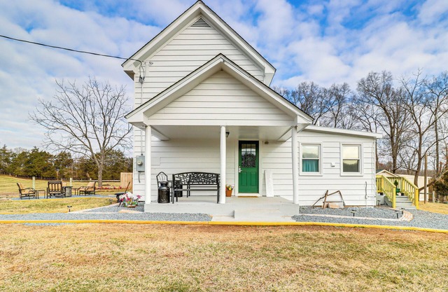 Fire Pits, Creek View: Historic Virginia Farmhouse
