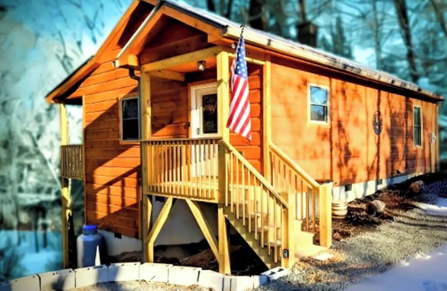 Fireside Haven: 2BR/2BA, Arcade, Smokies Views, Near Town