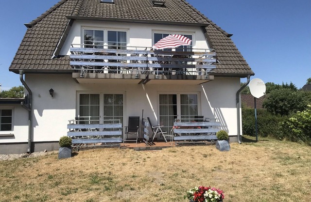 First floor apartment with south-facing terrace and beautiful harbor and Bodden view - Ella