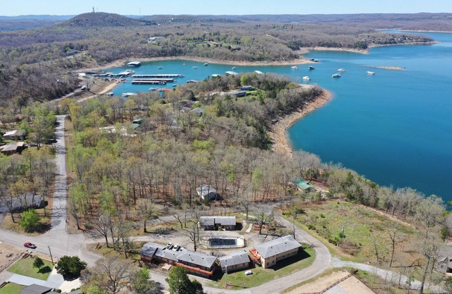 First floor Queen Pool View