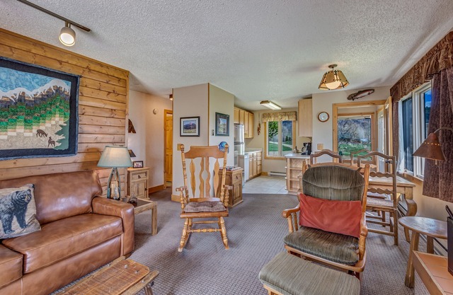 Fish Hook - Cozy cabin tucked in the mountains