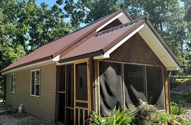 Fisherman’s Paradise at The Lake. Charming 2 bedroom house by the lake in Warsaw