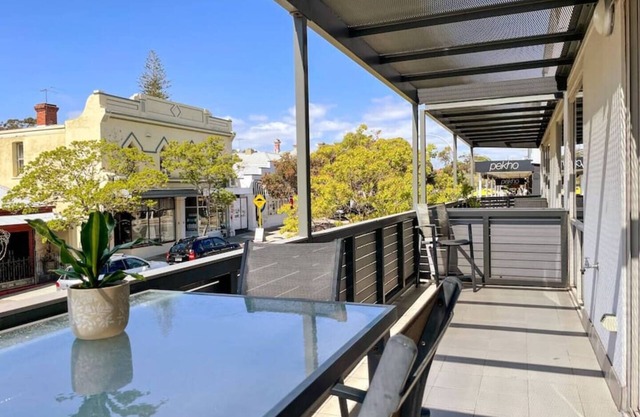 Fiveways on the Terrace : Close to old italian butcher/grocer & steps to cafes