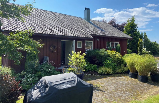 Fjord and Garden Home near Preikestolen