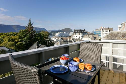 Fjord Vista - Top floor apartment in Ålesund