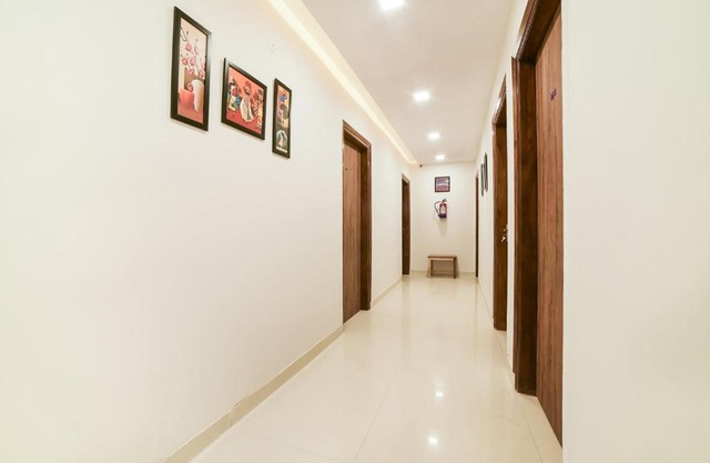 Flagship Comfortable Stays Near Tdi Mall