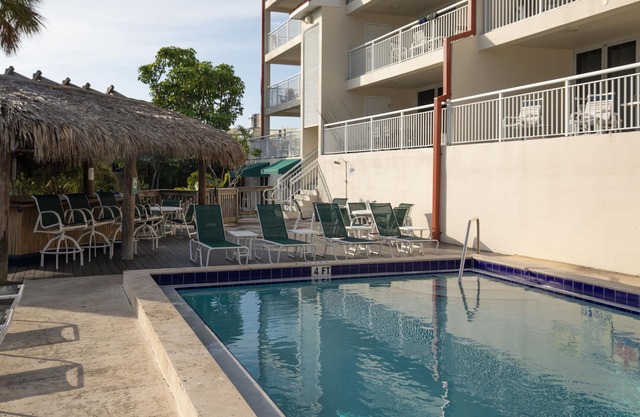 Flamingo Retreat-waterfront 2BR 2BA condo w/pool & boat slip