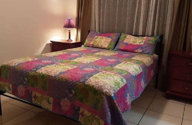 Flat A/C Fans Pet Friendly accept up to medium dog Please book pet in. Yard