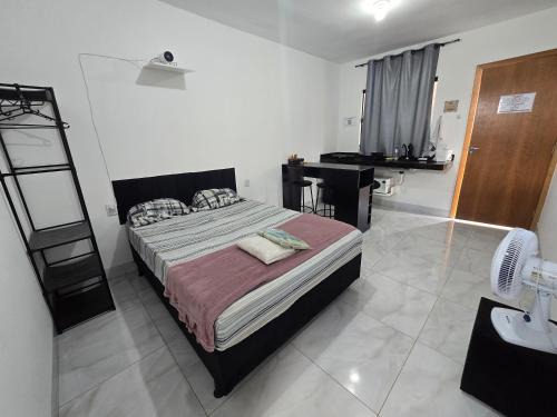 Flat completo a 17 minutos do campo do Goiás