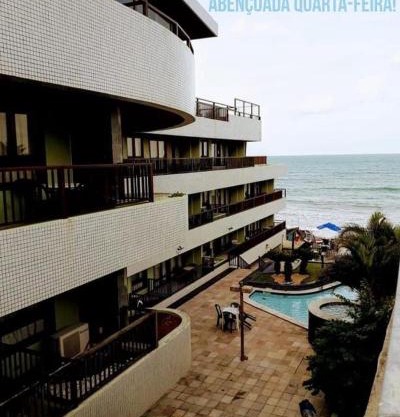 Flat completo a beira mar com vista exuberante - pé-na-areia mesmo!