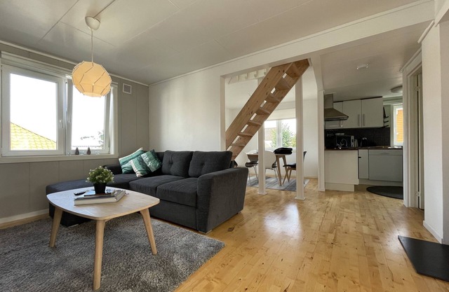 Flat with 2BR and terrace between restaurants