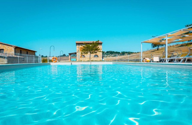 Flat with private veranda,shared pool,quiet location for a relaxing holiday,sl 6