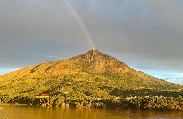 Flat with views of Rio Doce and Pico da Ibituruna, we accept pets.