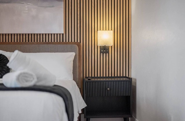 Flawless 3BR Suite | 4 beds|A+ Location w/2 Decks