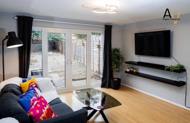 Flexible 2-Bed House: Ideal for Business Trips