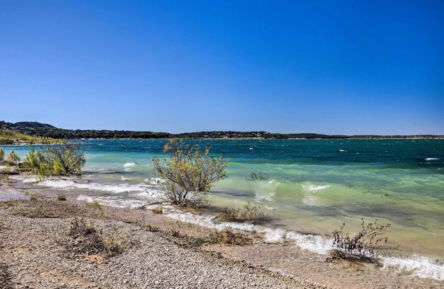 Flirty Flamingo' Studio: 1 Mi to Canyon Lake