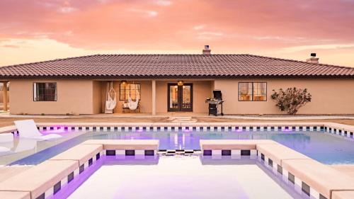 Flora by AvantStay Modern Private Desert Oasis on Large Grounds w Pool Bocce Ball