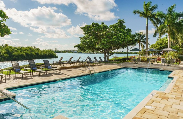 Florida Keys Escape! Two Elegant Rooms for 8 Guests, Pool, FREE Breakfast