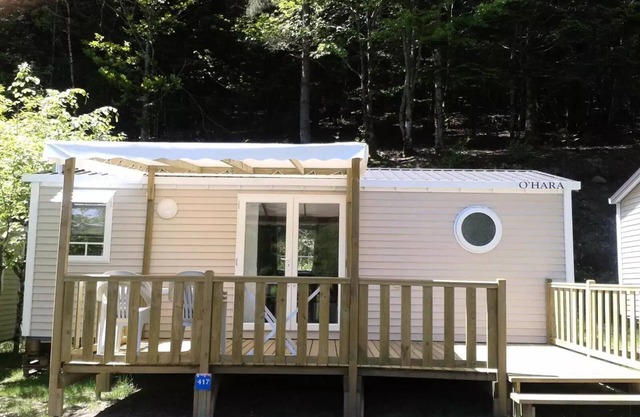 Flower Camping La Plage * - Mobile home Comfort 29m2 (2 bedrooms) + TV + semi-covered terrace 18m2 6 people