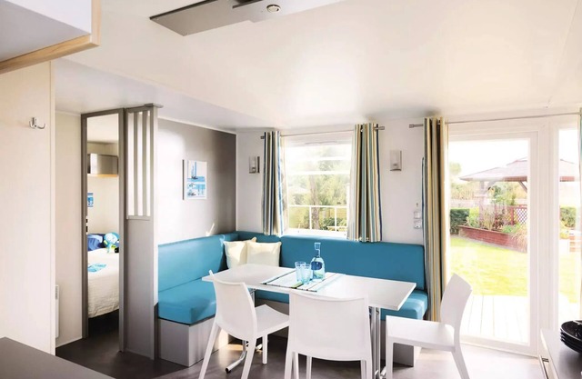 Flower Camping La Plage * - Mobil home Comfort 31m2 (3 bedrooms) + TV + semi-covered terrace of 18 m2 8 people