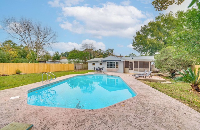 Foosball Games & Al Fresco Dining: Pensacola Home!