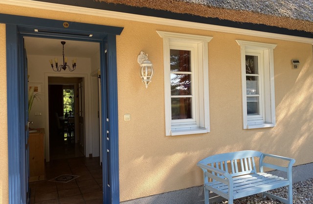 For families, friends, children. Large garden, 4/5 bedrooms, fireplace. Central!