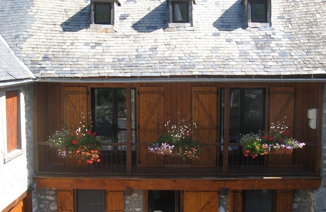 Former mountain farmhouse renovated in a Pyrenees style, 5-7 pers guaranteed