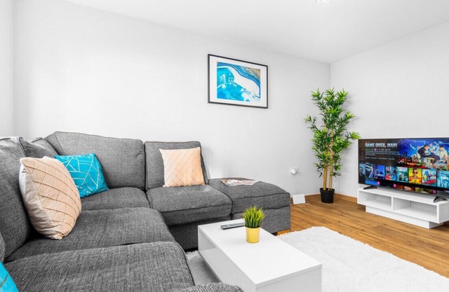 Four Apartments - Parking - Stourbridge