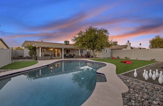 Four Queens Inn ~No Cleaning Fee~ Near Airport/ASU