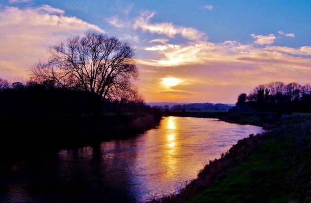 Fox Cottage sleeps 7, wild swimming& river fishing