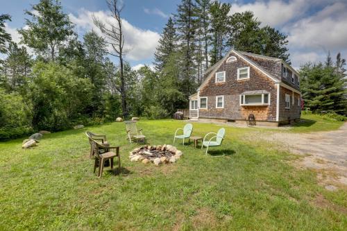 Franconia Escape on Half Acre with Fire Pit and Deck!
