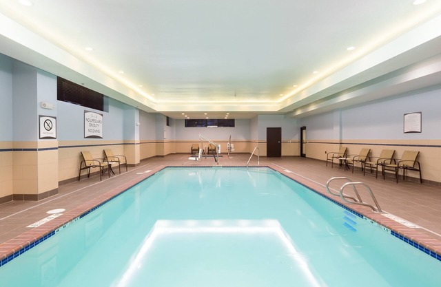 Free Breakfast. Pool Access. Suite Near Downtown.