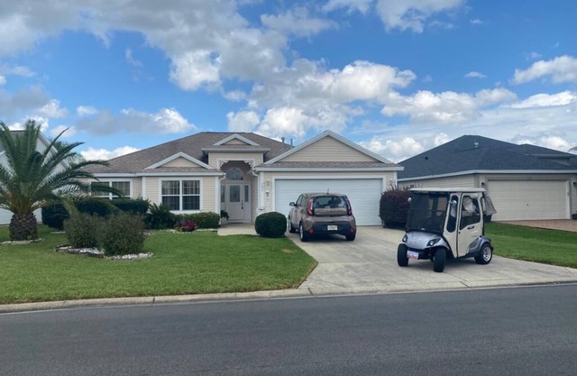 FREE Golf Cart! Fabulous Location! Classy Decor! Pet-friendly!