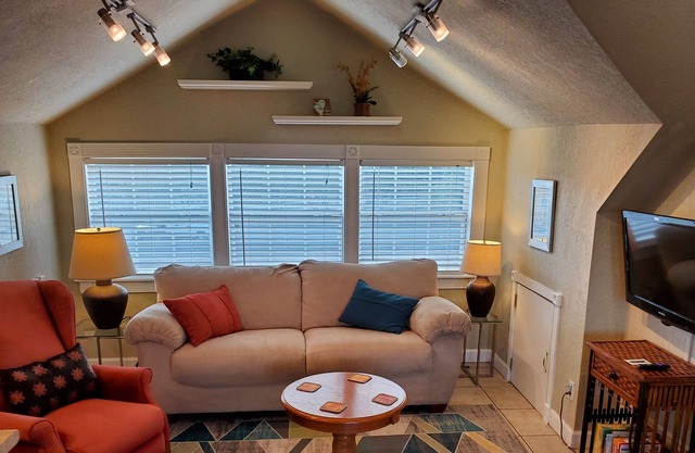 Freestanding Apt with EV Charger