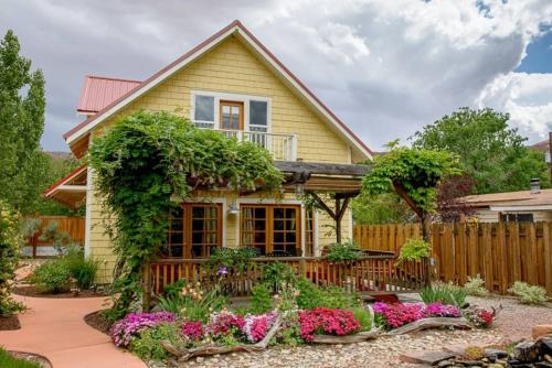 French Quarter Garden Cottage-Downtown, Hot Tub