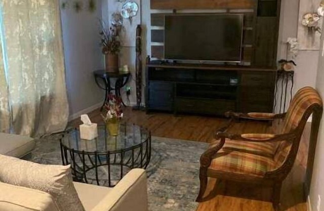 Fresh South Central Home: Heated Pool & Patio