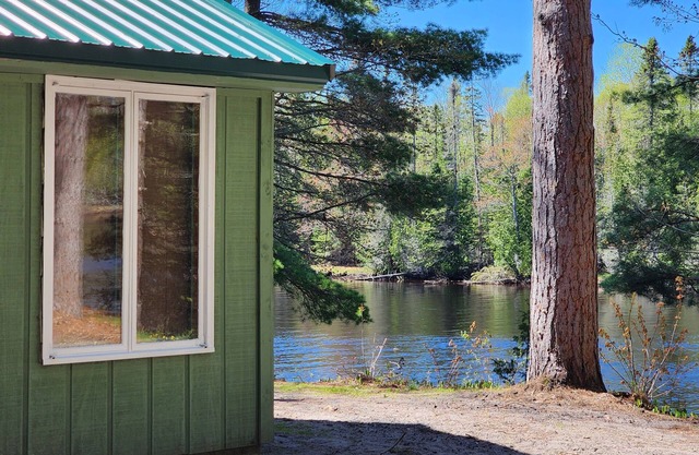 Freshly Remodeled Cabin on The Tahquamenon River