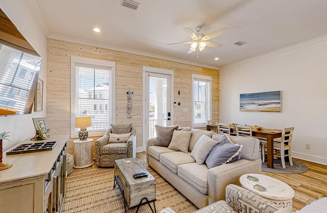 Friendly home with private pool, WiFi, private washer/dryer, and central AC