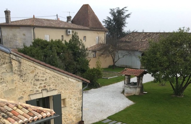 Friendly house located in the heart of the St Emilion vineyard