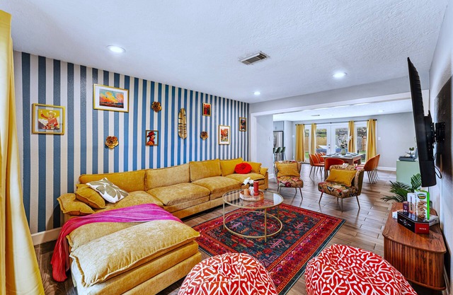 Friends-Themed 4BD + Pingpong & Outdoor Theater