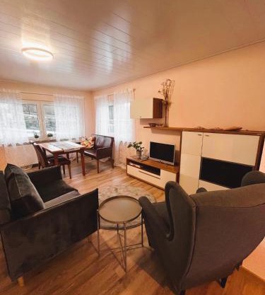 Frisch renovierte Ferienwohnung in ruhiger Lage
