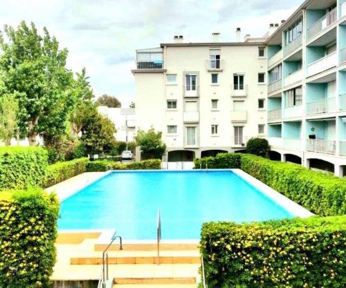 Front de Mer et Grande Piscine pour un appartement chic et cosy, appartement en résidence à Canet en Roussillon, à 10 minutes de Perpignan