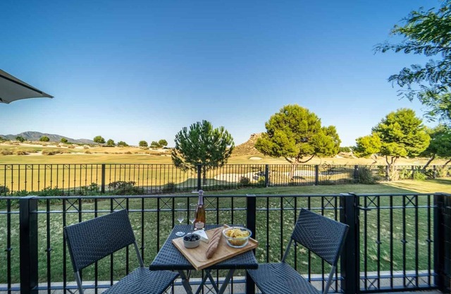 Front line Golf Course. 2 bedroom/bathroom apartment, private Jacuzzi area,