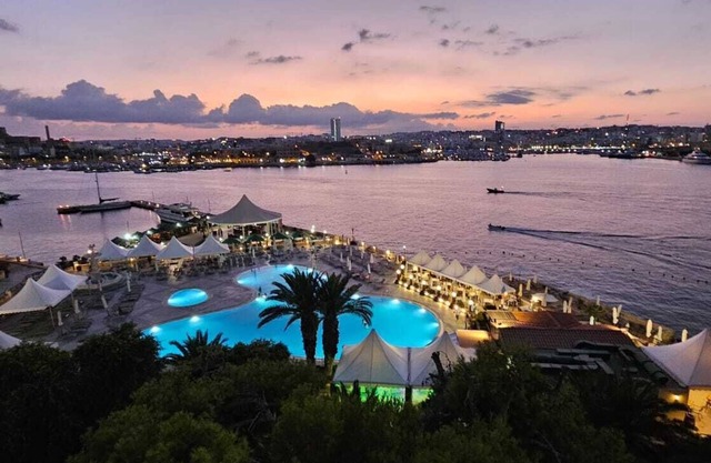 Front Sea View Valletta View 3 bdr Flat & Balconey