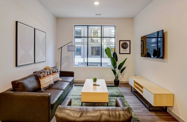 Frontdesk | 1 BR Apt by University of Nebraska