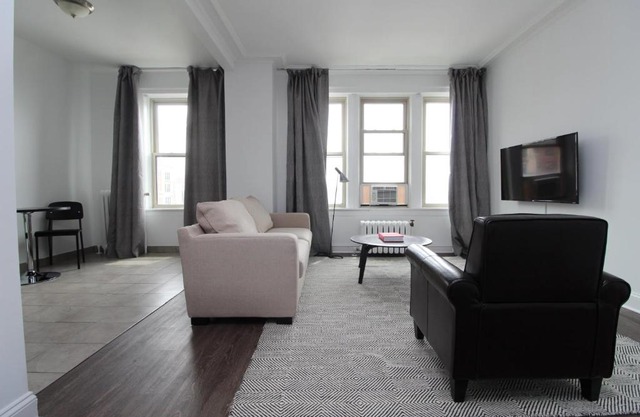 FRONTDESK Modern 1 BR Apt by Promontory Point