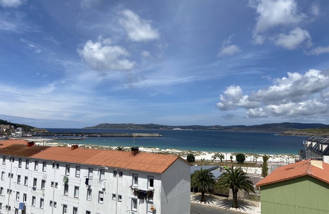Frontline beach apartment in Laxe